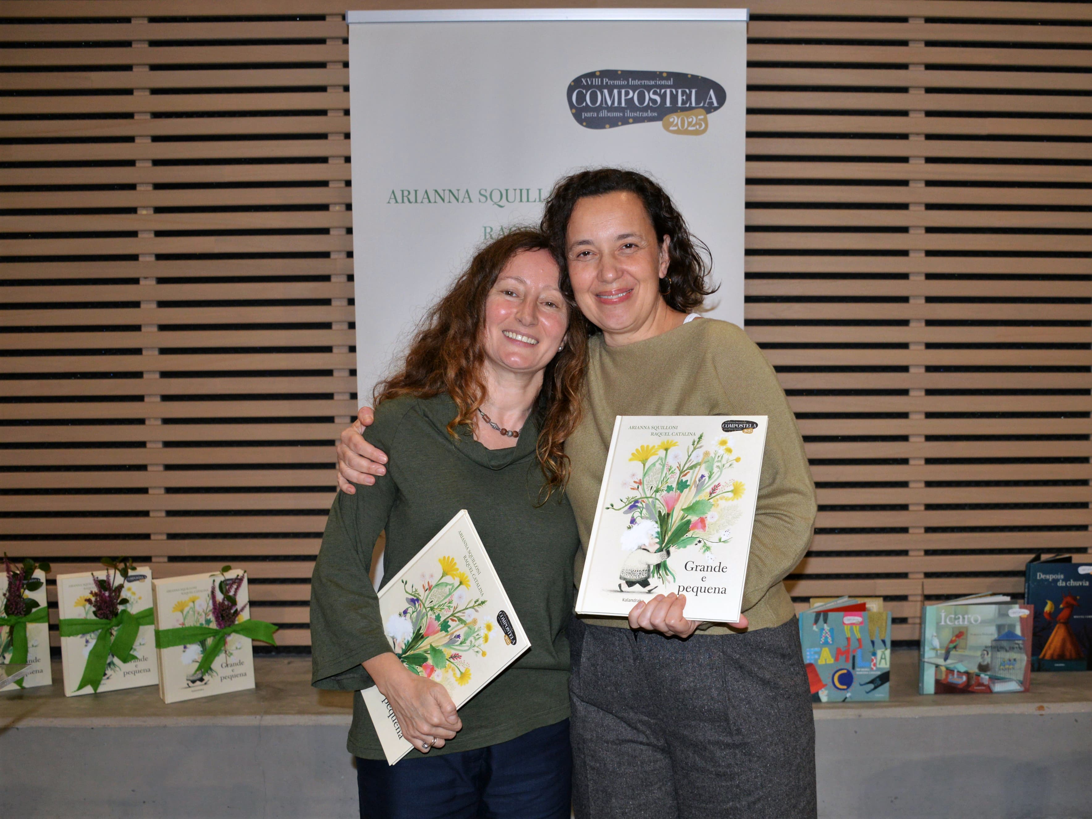 ARIANNA SQUILLONI Y RAQUEL CATALINA RECIBEN EL XVIII PREMIO COMPOSTELA