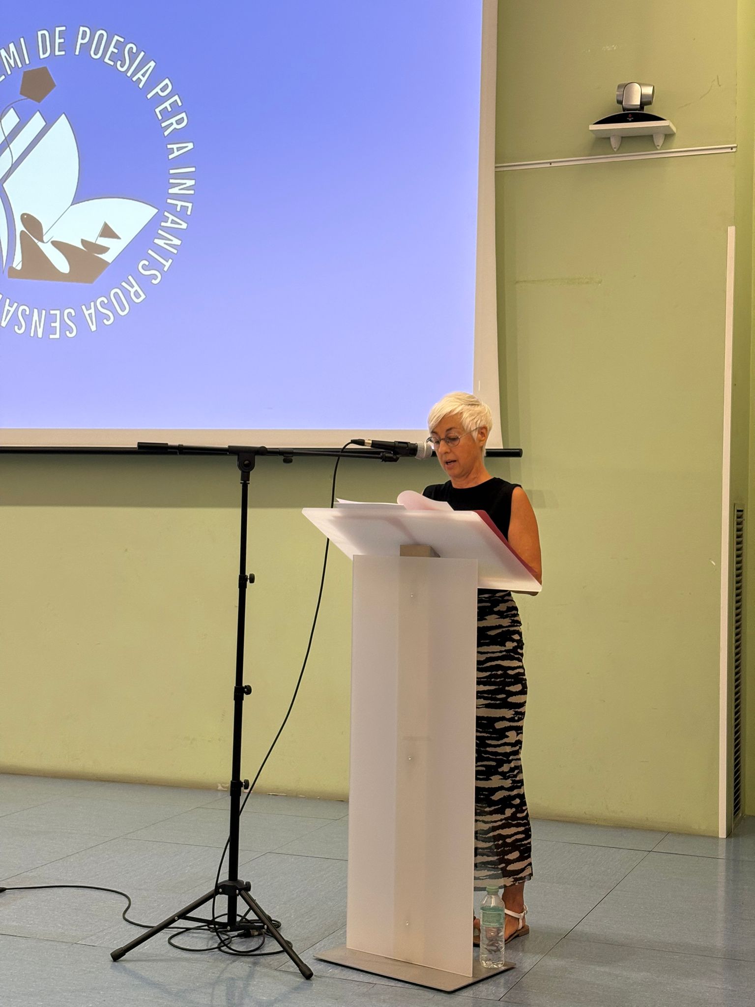 LLUIRAMENT DEL II PREMI DE POESIA PER A INFANTS ROSA SENSAT